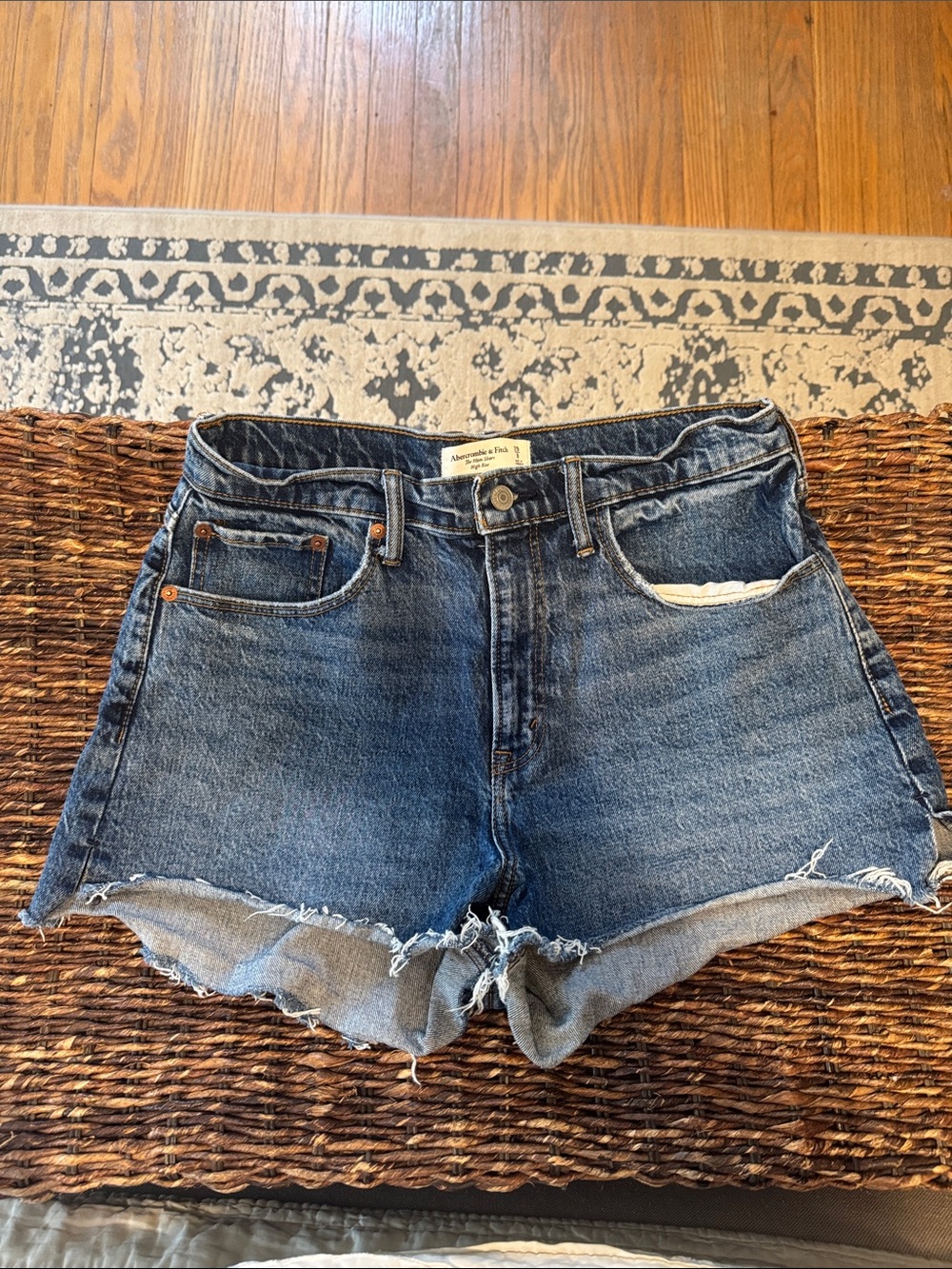 Abercrombie & Fitch Curve Love High Rise Mom shorts